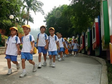 Bambini di Hong Kong in età scolare.