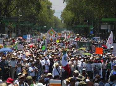 Thousands of Mexicans took part in the National March for peace and justice. Image by Luis Ramon Barron Tinajero, copyright Demotix (08/05/11).