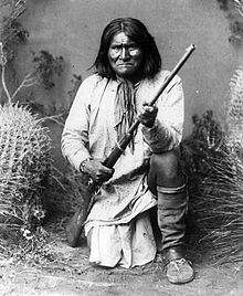 Apache leader Geronimo in 1887. Image available in public domain.