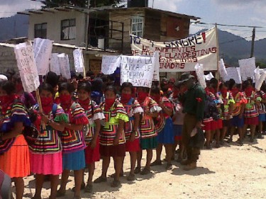 Zapatista Women in San Cristóbal de las Casas. Image by @oemilio