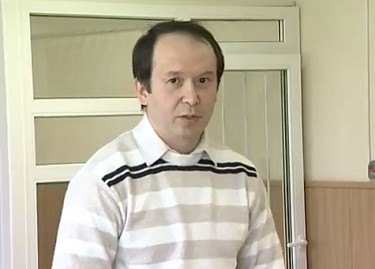 Roman Hozeev, na Corte Regional de Perm. Imagem do YouTube.