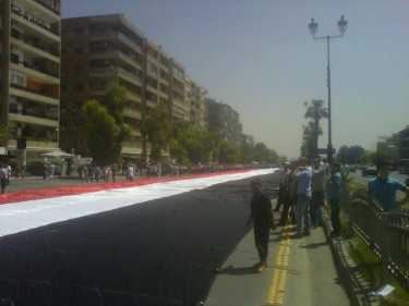 Danijel je na Twitter-u objavio fotografiju zastave duge 2.3 km