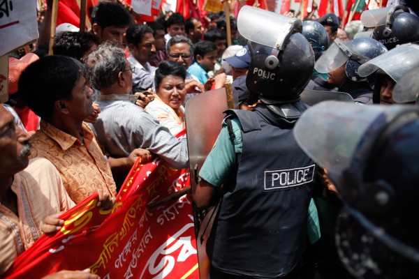 Una protesta organizzata dal NCPOGMR contro gli affari del gas offshore tra il governo del Bangladesh e la ConocoPhillips si è svolta a Dhaka. Foto di Shuvra Kanti Das, copyright Demotix (14/06/11).