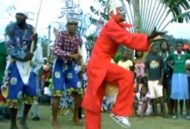 Danço Congo, screenshot de um vídeo de Alexandra Dumas retirada do blogue Spirito Santo.