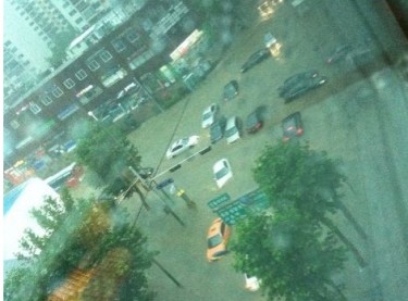 Cars struggling in Gangnam area, Seoul, South Korea, Image by Twitter user @westminia, Posted on the Wiki Tree site (CC BY 2.0)