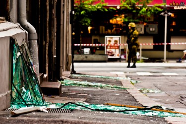 Een straat in Oslo de dag na de explosie. Foto van Francesco Rivetti, 23 juli 2011, gepubliceerd op Flickr (CC-BY-NC-SA).