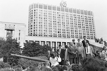 Boris Yeltsin, in front of the White House, Moscow, 19 August 1991. Photo: ITAR-TASS, Wikipedia