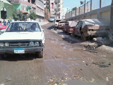Straat in Ezbet Khairallah. Foto van @pakinamamer op Yfrog.