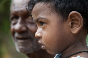 طفل وكهل في سريلانكا 