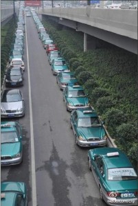 More than 8,000 taxi drivers participated in a strike in Hanzhou. 