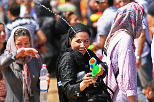 Battaglia d'acqua a Teheran