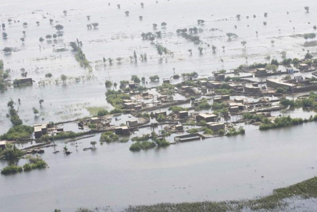 Aerial view of Shahdadpur, which has been inundated by widespread flooding. Image by Rajput Yasir, copyright Demotix (18/9/2011).