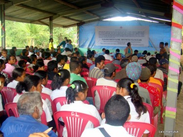 Community assembly about the project. Image by laohamutuk.org.