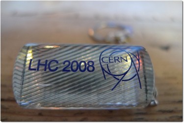 Una porzione di cavo superconduttore fatto con una lega di niobio e titanio. Foto di Swamibu, utente di Flickr (CC BY-NC 2.0)