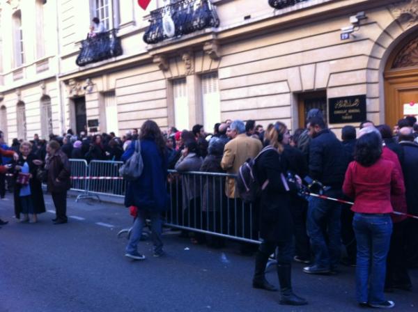The crowd in front of the Tunisian consulate in Paris this morning. Image by @__imen on Twitter