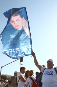Miles de personas se han manifestado en las calles de Jerusalén pidiendo la liberación del soldado Gilad Shalit.. Image by Yitzy Russek, copyright Demotix (08/07/2010).