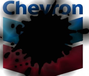 Il logo di Chevron con una fuoriuscita di petrolio. Pubblicato sul blog Tijolaço.