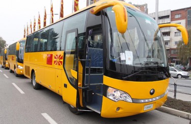 China doneert 23 schoolbussen aan Macedonië. Foto van de website van de Macedonische regering.