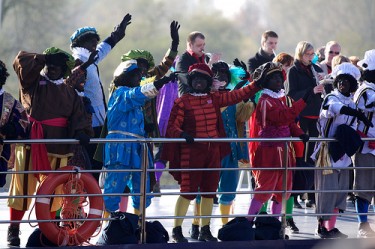 Sinterklaas arrives by boat in Arnhem
