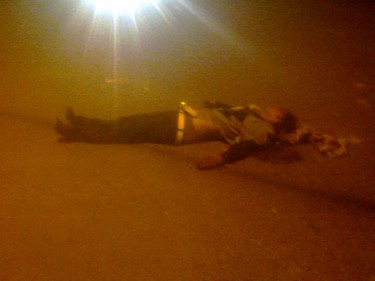Dode jonge Tunesische man in Tala (centrumwesten van Tunesië), 10 januari 2011. Foto van Nawaat.