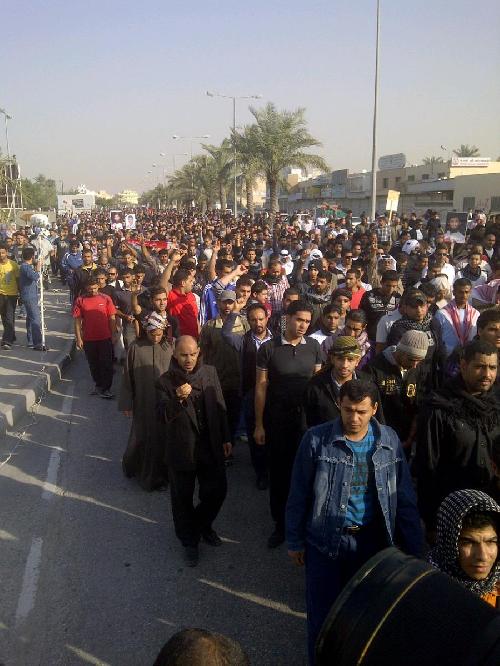 Despite road blocks, massive crowd at funeral. Image uploaded by MazenMahdi.