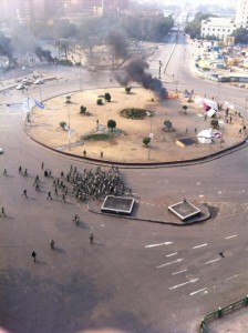 Sharif Kouddous compartilha esta imagem da Praça Tahrir pelo Twitter