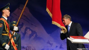 Almasbek Atambayev being sworn in. Image is official publication.