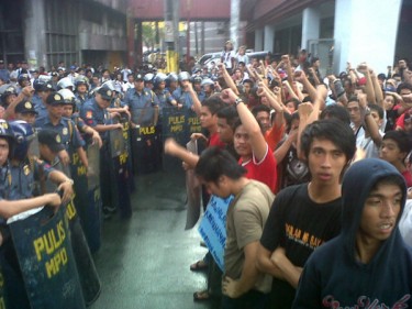 'Campout' march blocked by police. Photo from @androzarate 