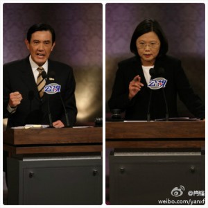 fermo immagine di Ma Ying-jeou (S) e Tsai Ing-wen durante il dibattito televisivo.