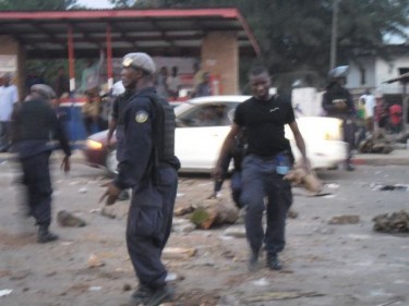 Liberian police battling to curb the students' riot.Pic courtest facebook.