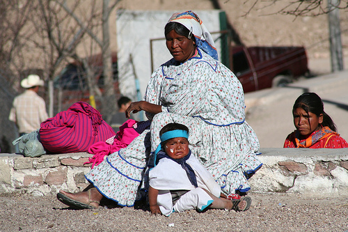 Rarámuri-Mutter mit Kind