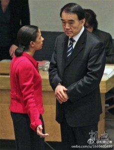 US ambassador to the UN, Susan Rice, confronting Li Baodong, China. Image posted to Weibo.