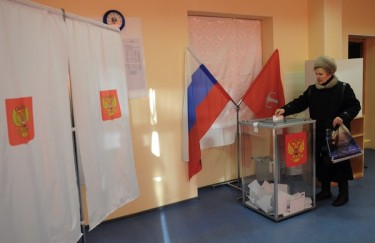 A woman votes in the Russian presidential election at a polling station in St. Petersburg. Photo by YURY GOLDENSHTEYN, copyright © Demotix (4/03/12).