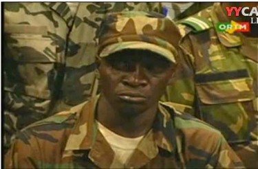 Capitaine Sanogo, de leider van de coup in Mali. Via @Youngmalian.