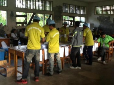 Vote counting center. Photo from Twitter page of Edward Rees