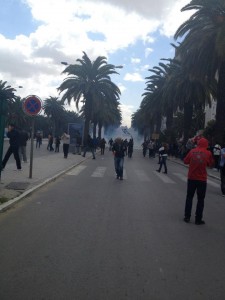 Protesters flee tear gas in Tunis. Image by Lina Ben Mhenni (CC BY-NC-ND 3.0).
