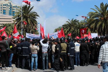 Protesters encircled by police in Tunis on April 9, 2012. Image by Flickr user Amine Ghrabi (CC BY-NC-SA 2.0).