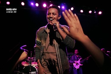 Teddy Afro in concert. Photo of Flickr user ALEMUSH released under Creative Commons (CC BY-NC-SA 2.0) .