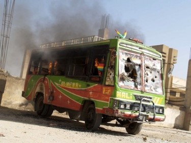 Хазарейци, пътували с автобус, преди стрелбата в Куета. Снимка от RFE/RL RFE/RL, права Demotix (04/10/12).