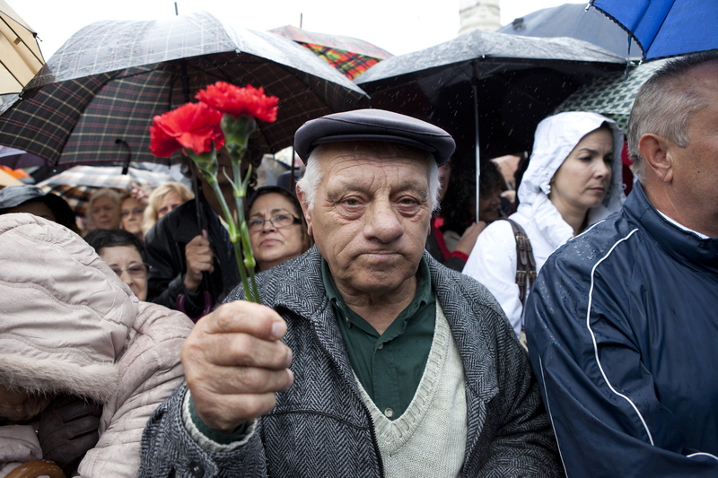A man with carnations, a symbol of Freedom Day (Lisbon, 25/04/2012). Photo by Fernando Mendes copyright Demotix