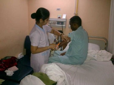 Oke in an Indian hospital (Image by @seunfakze, April 11, 2012)