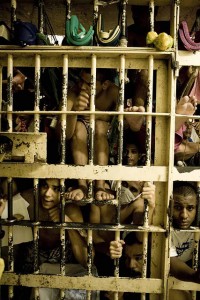 زنزانة في سجن فيلا فيلا في مدينة فيتوريا، ولاية اسبيريتو سانتو.الصورة من صحيفة Folha De S. Paulo (تحت رخصة المشاع الإبداعي)