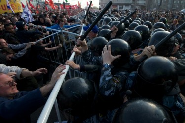 Zusammenstoß zwischen Polizei und Demonstranten in Moskau am 6. Mai 2012. Fotograf: Alexej Nikolajew, © Demotix