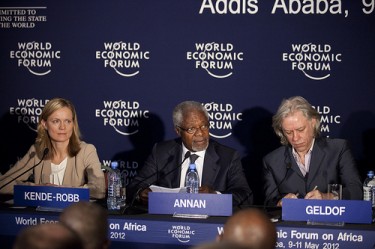 Каролин Кенд-Роб, Кофи Анан и Боб Гелдоф - Световен икономически форум в Африка 2012. Снимка: World Economic Forum (CC BY-SA 2.0)