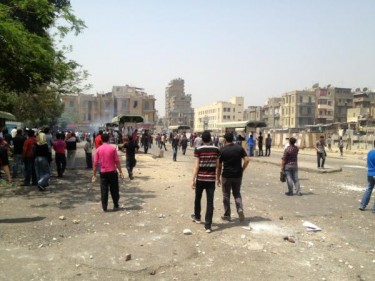 Clashes between thugs and protesters, by Abbassiya metro station. Image by Twitter user @adamakary.