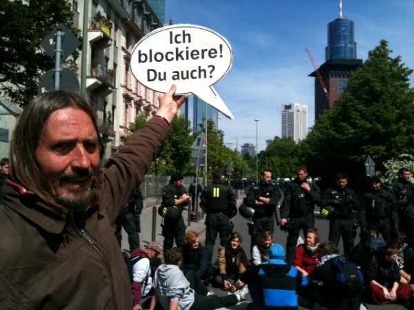 "Ja Blokiram! A Vi?" Foto: ateneinrivolta na Flickr (CC BY-ND 2.0).