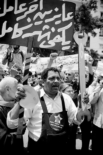 Demonstrasyon sa Cairo. Litrato ni Hossam el-Hamalawy sa Flickr (CC BY-NC-SA 2.0).