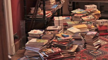 Libri donati al Palfest di Gaza. Immagine tratta da PalFest su Flickr (CC BY-NC-SA 2.0)