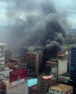 Мястото на взрива в Найроби. Снимка, споделена в Twitpic от @JoeWMuchiri.