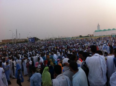 Manifestação pacífica em Nouakchott a 2 de Maio. Imagem do utilizador do Twitter @ahmedj85.